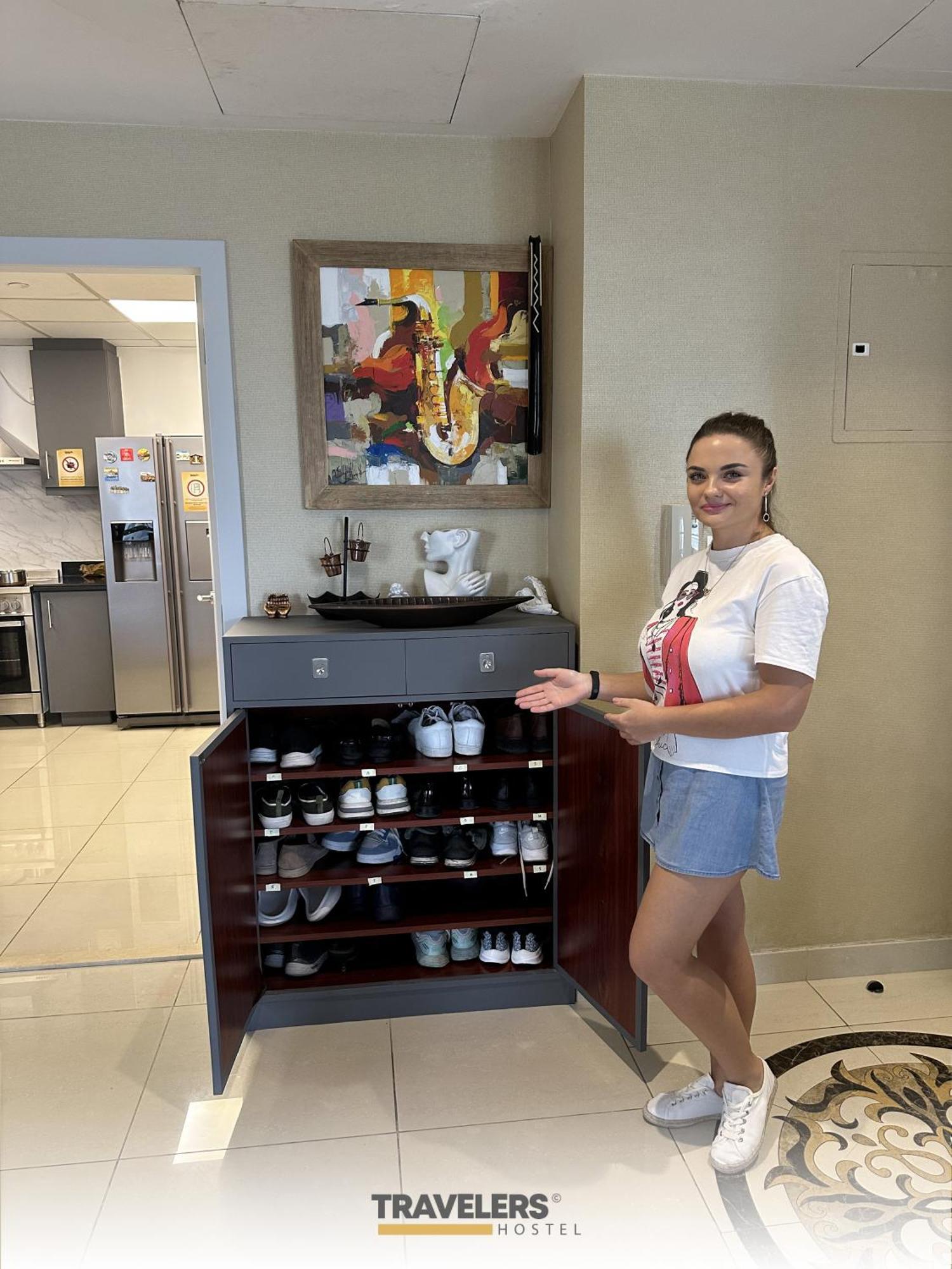 Travelers - Dubai Marina Hostel Экстерьер фото
