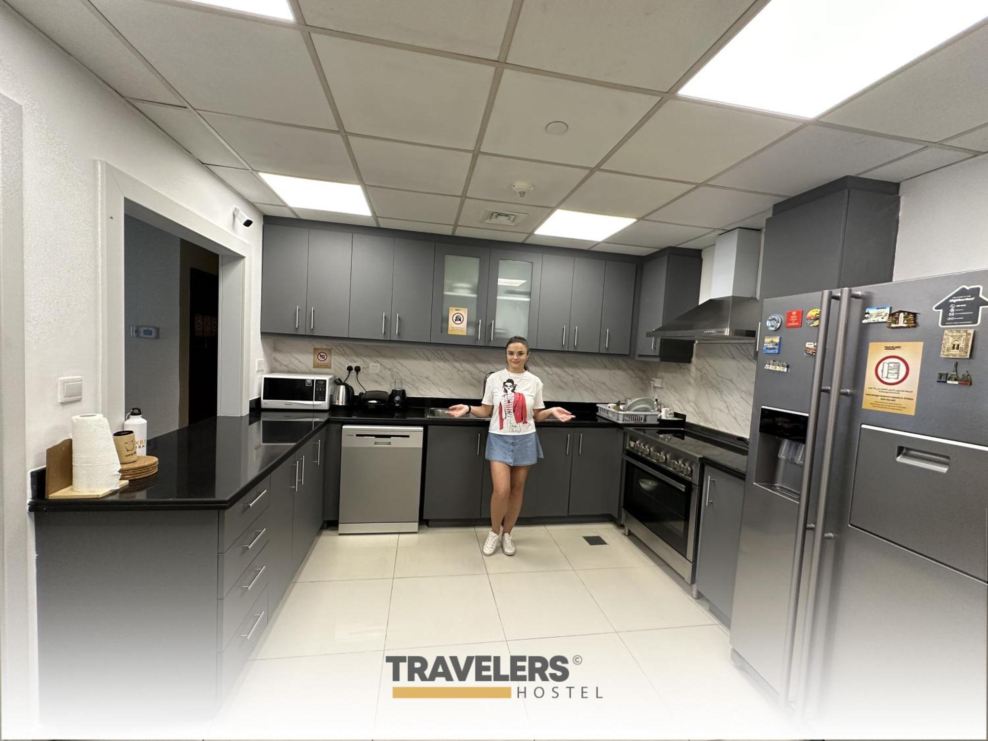 Travelers - Dubai Marina Hostel Экстерьер фото