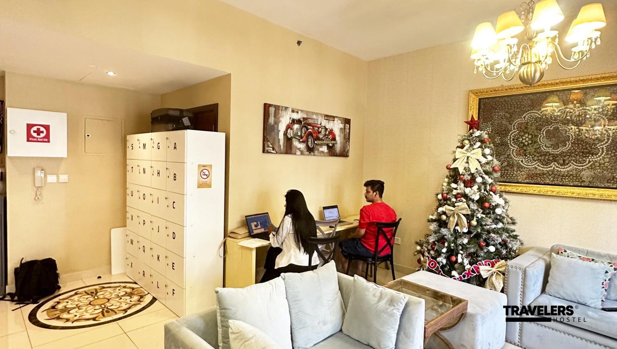 Travelers - Dubai Marina Hostel Экстерьер фото
